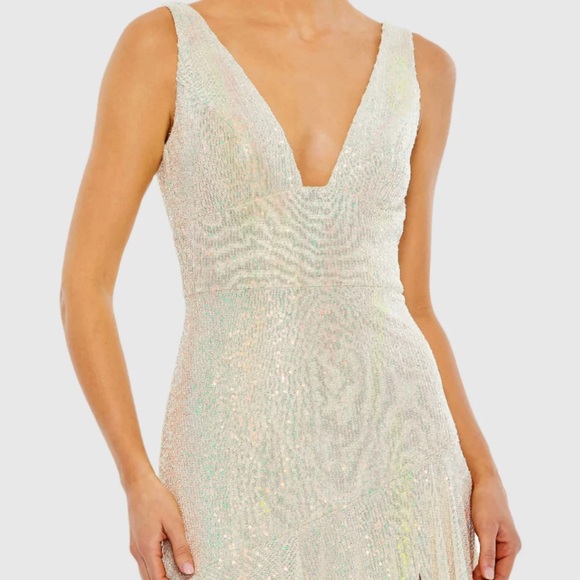 Mac Duggal size 2 Iridescent Sequin Ruffle Tiered Gown size 2 - Picture 2 of 7